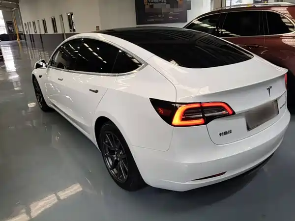 Tesla Model 3 2020