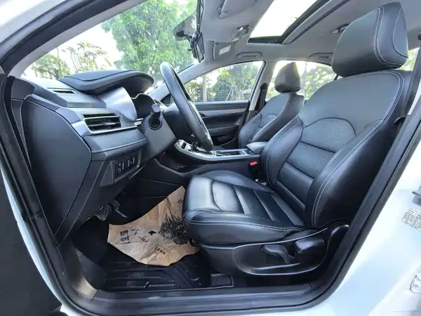 Geely Emgrand 2022