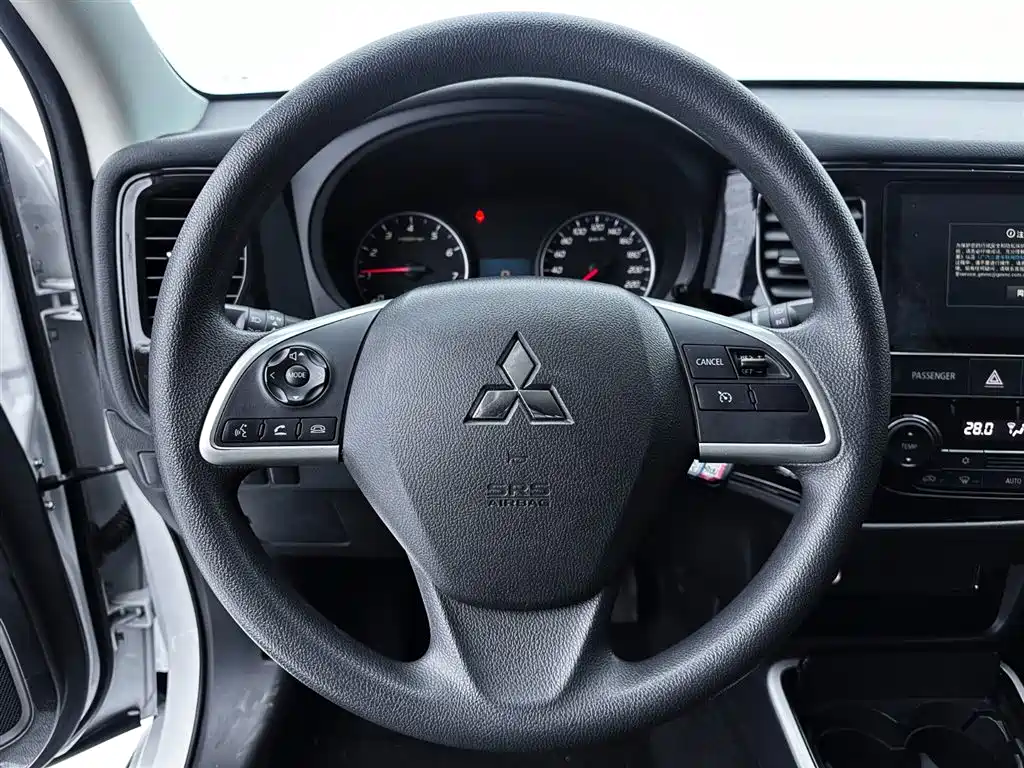 Mitsubishi Outlander 2022 — фото 11