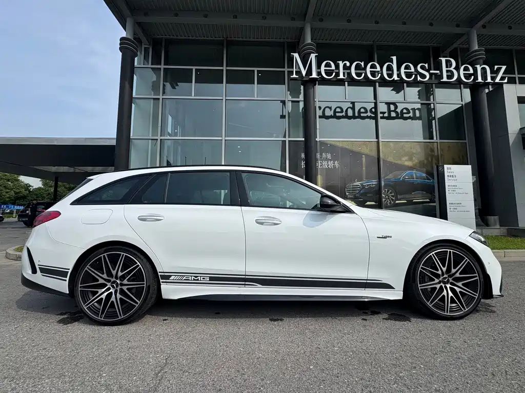 Mercedes-Benz C-Class AMG 2025 — фото 16