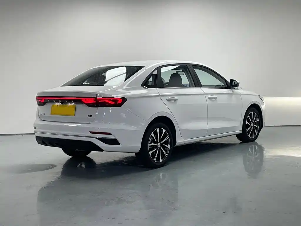Geely Emgrand 2025