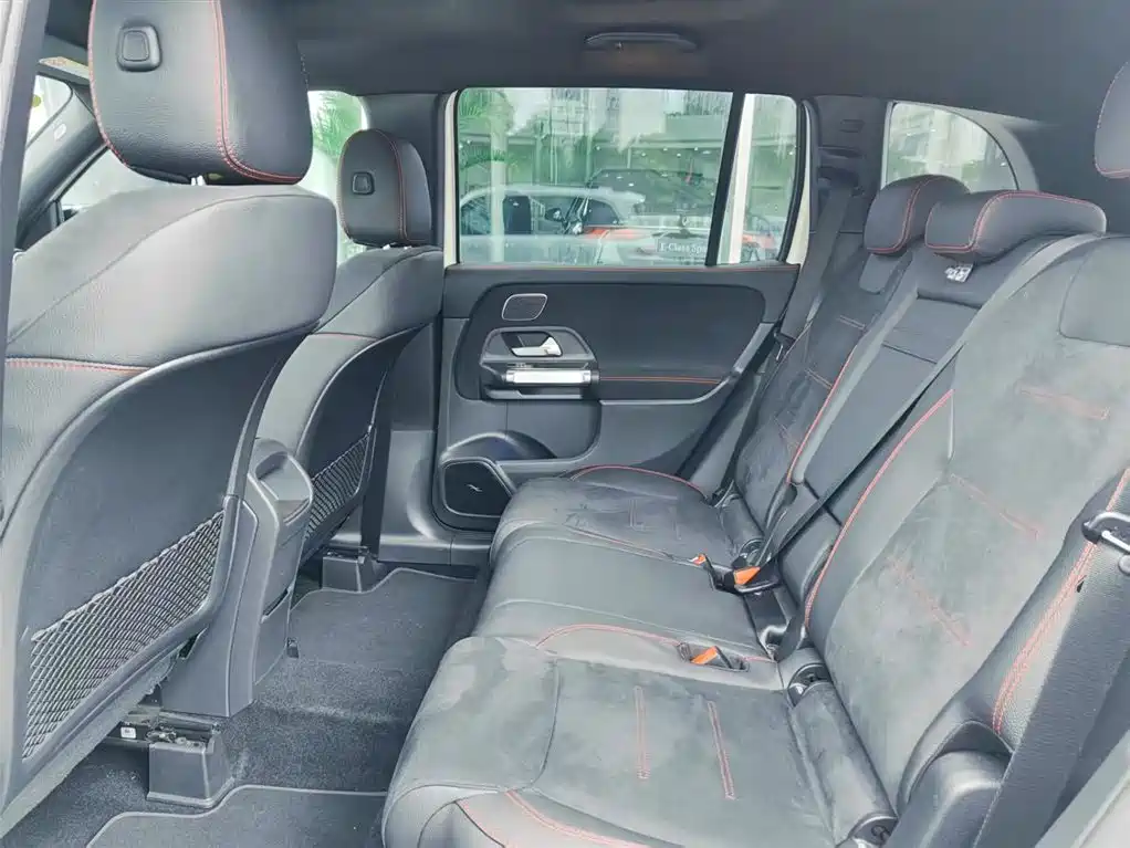 Mercedes-Benz GLB AMG 2025 — фото 14