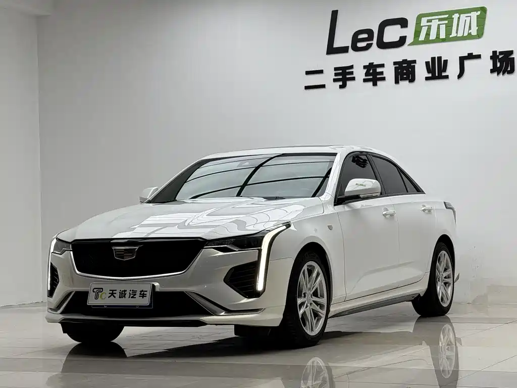Cadillac CT4 2022 — фото 1