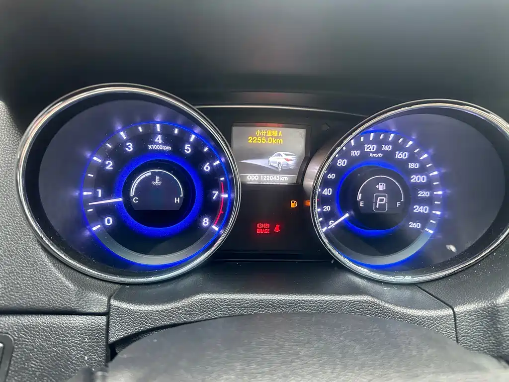 Hyundai Sonata 2014 — фото 11