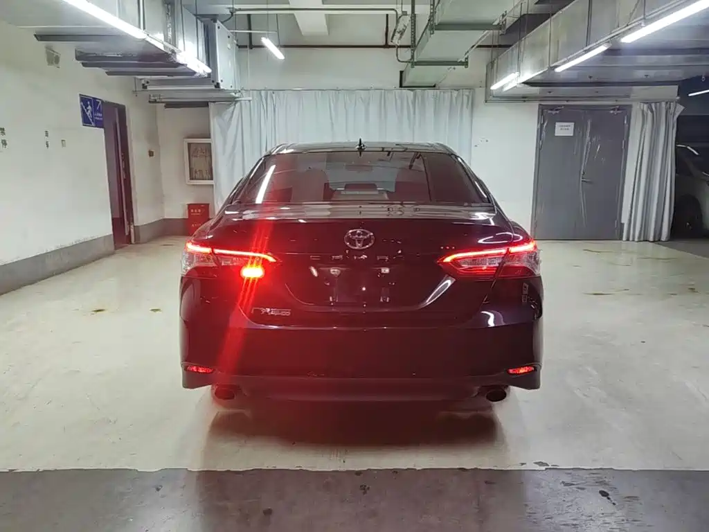 Toyota Camry 2023 — фото 6