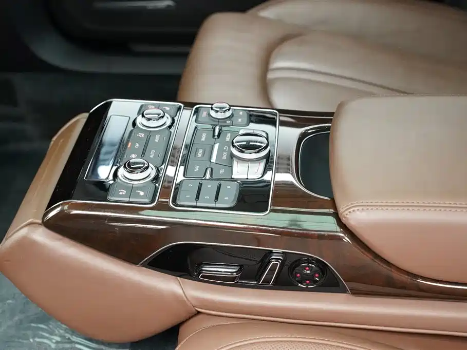 Audi A8 2016 — фото 19