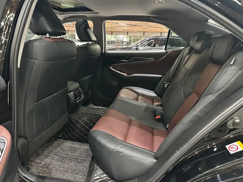 Toyota Crown 2019 — фото 11