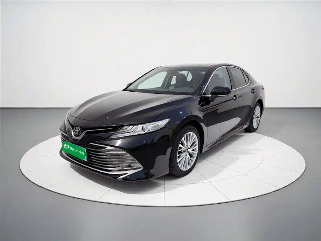 Toyota Camry 2018 — фото 2