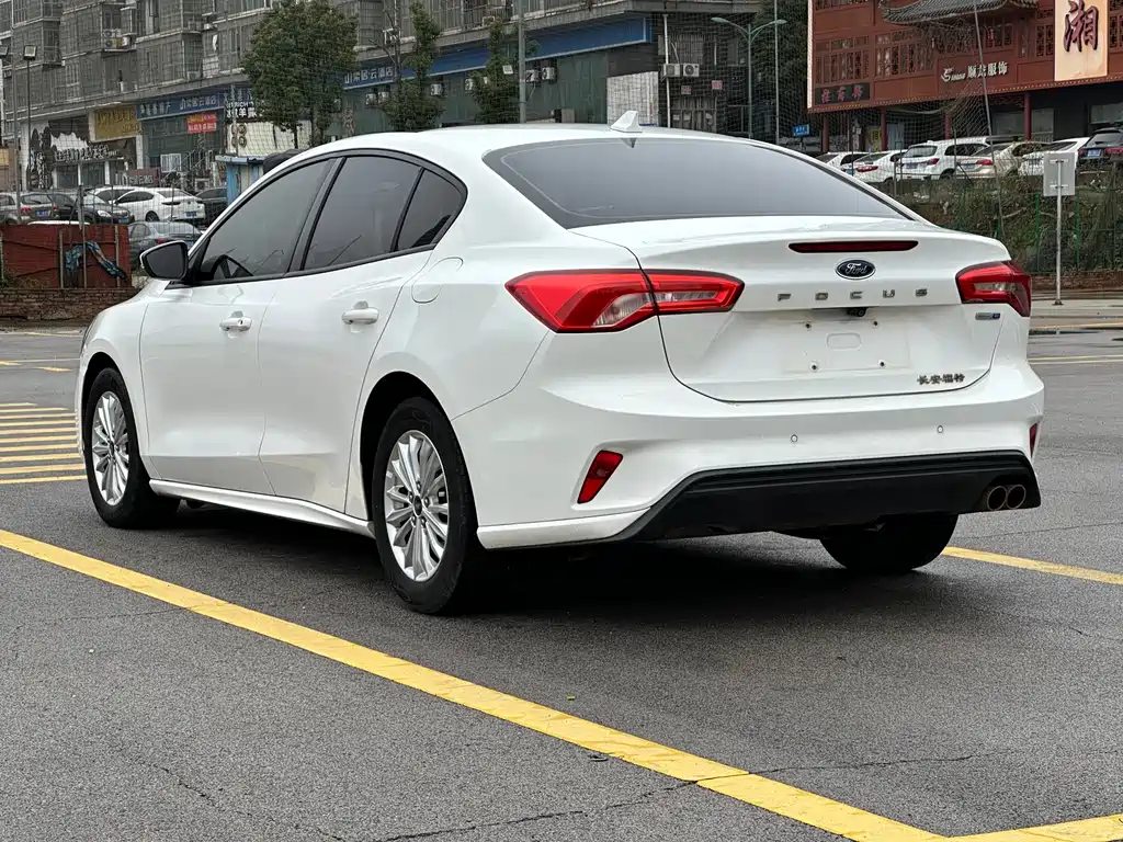 Ford Focus 2020 — фото 13