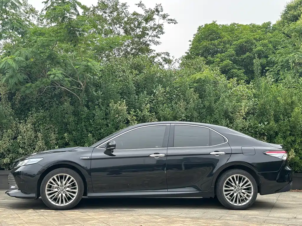 Toyota Camry 2019 — фото 6
