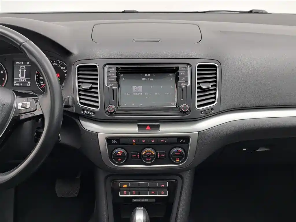 Volkswagen Sharan 2017 — фото 12