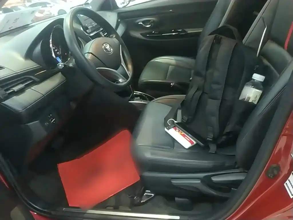 Toyota Yaris L 2020 — фото 15