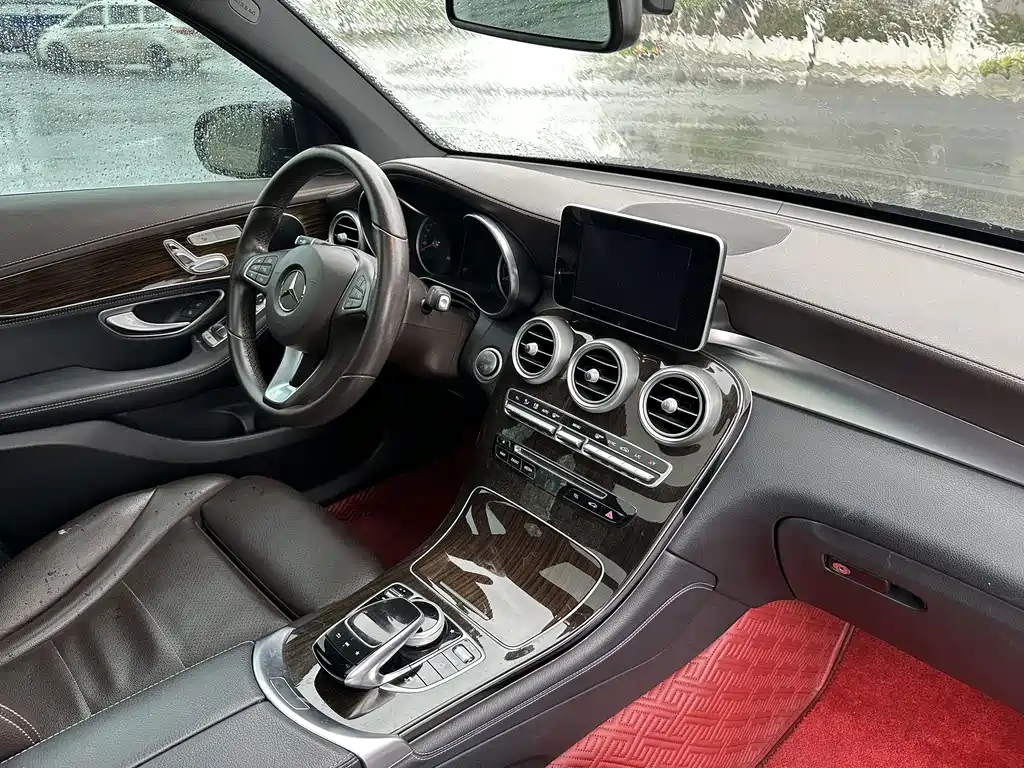 Mercedes-Benz GLC 2018 — фото 13