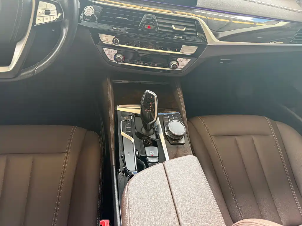 BMW 5 Series 2020 — фото 13