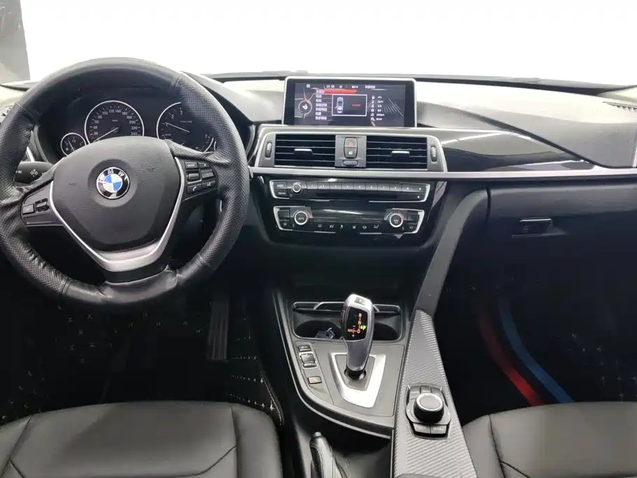 BMW 3 Series 2017 — фото 12
