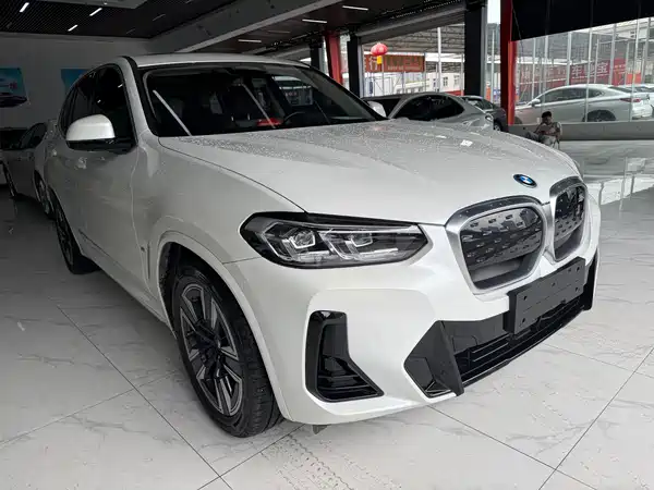 BMW iX3 2023