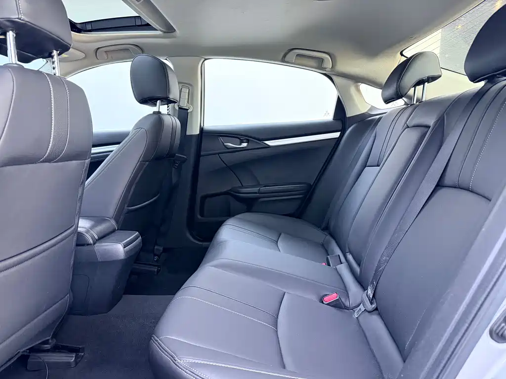 Honda Civic 2019 — фото 11