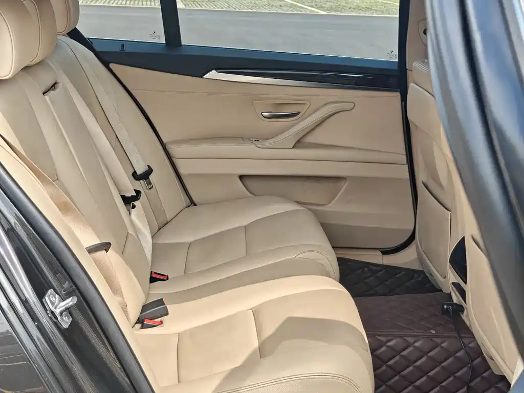 BMW 5 Series 2014 — фото 11