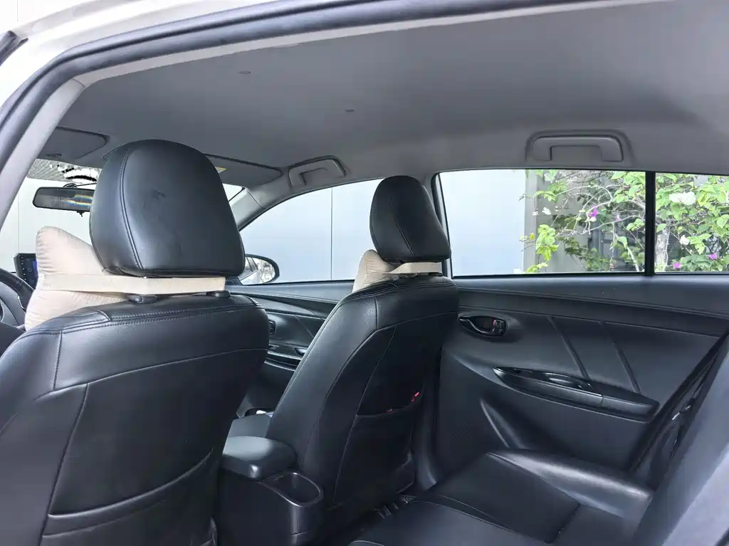 Toyota Yaris L 2021 — фото 12
