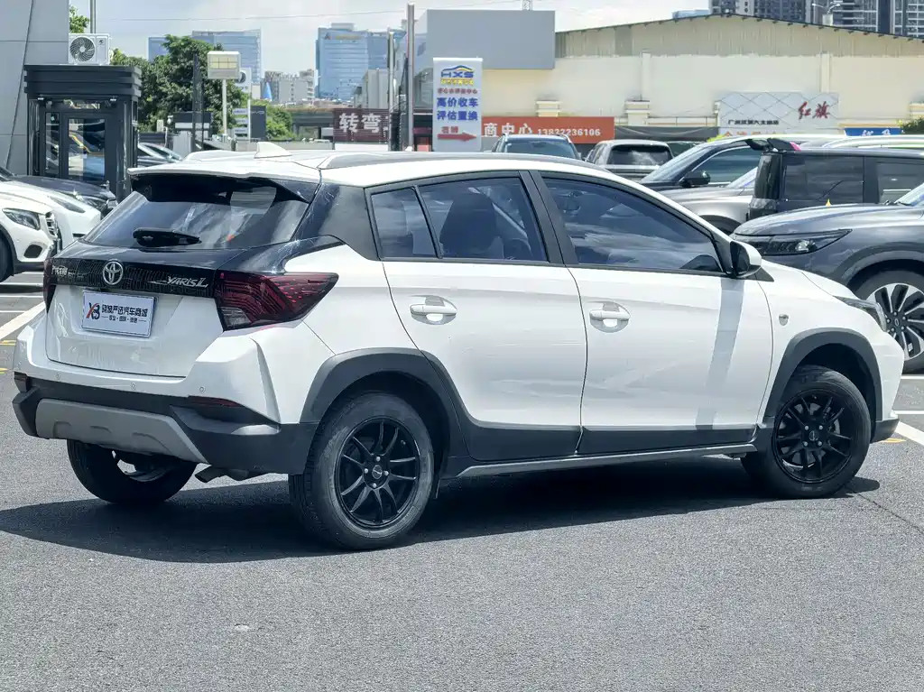 Toyota Yaris L 2021