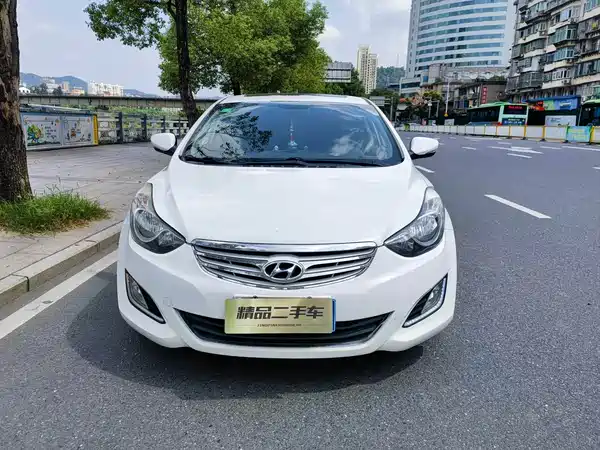 Hyundai Elantra Langdong 2012