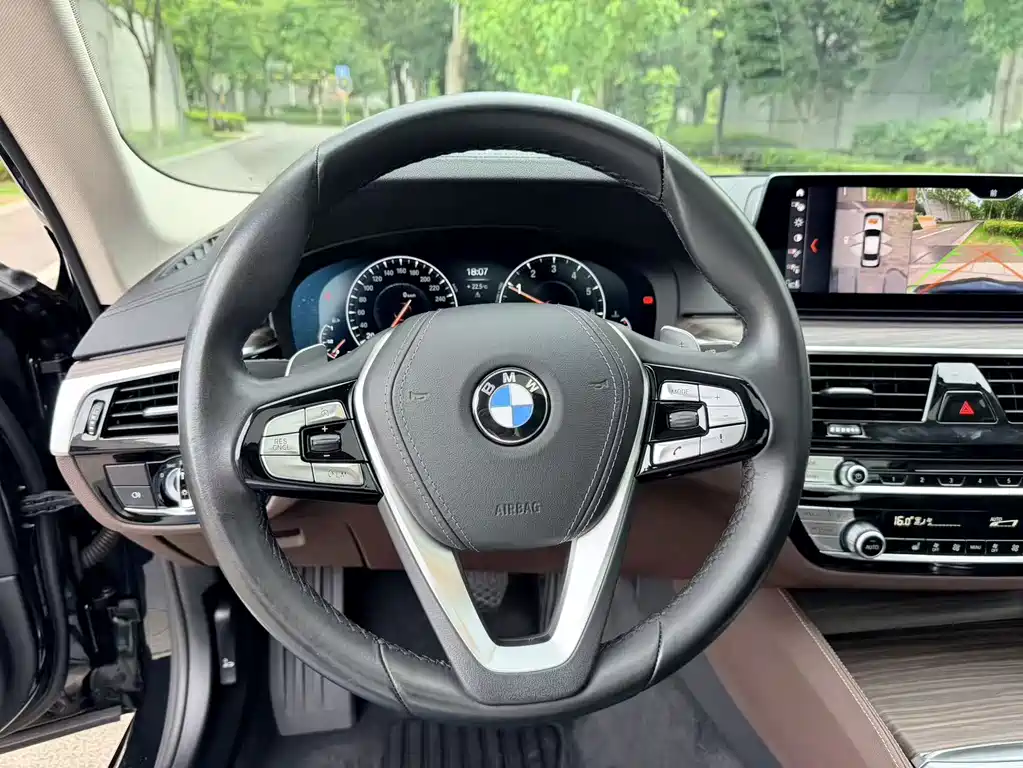BMW 5 Series 2019 — фото 21