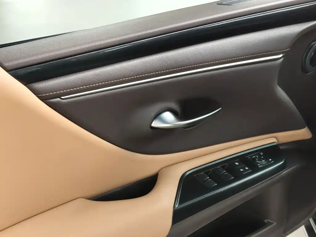 Lexus ES 2021 — фото 13