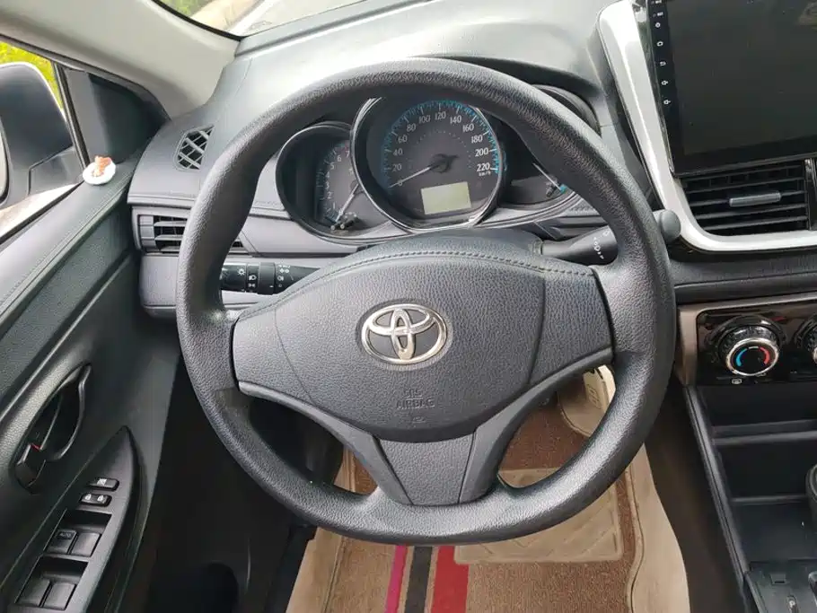 Toyota Yaris L 2018 — фото 15