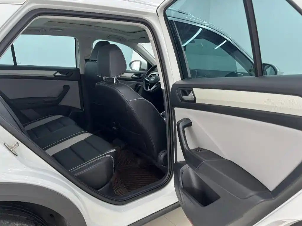 Volkswagen T-Roc 2024 — фото 12