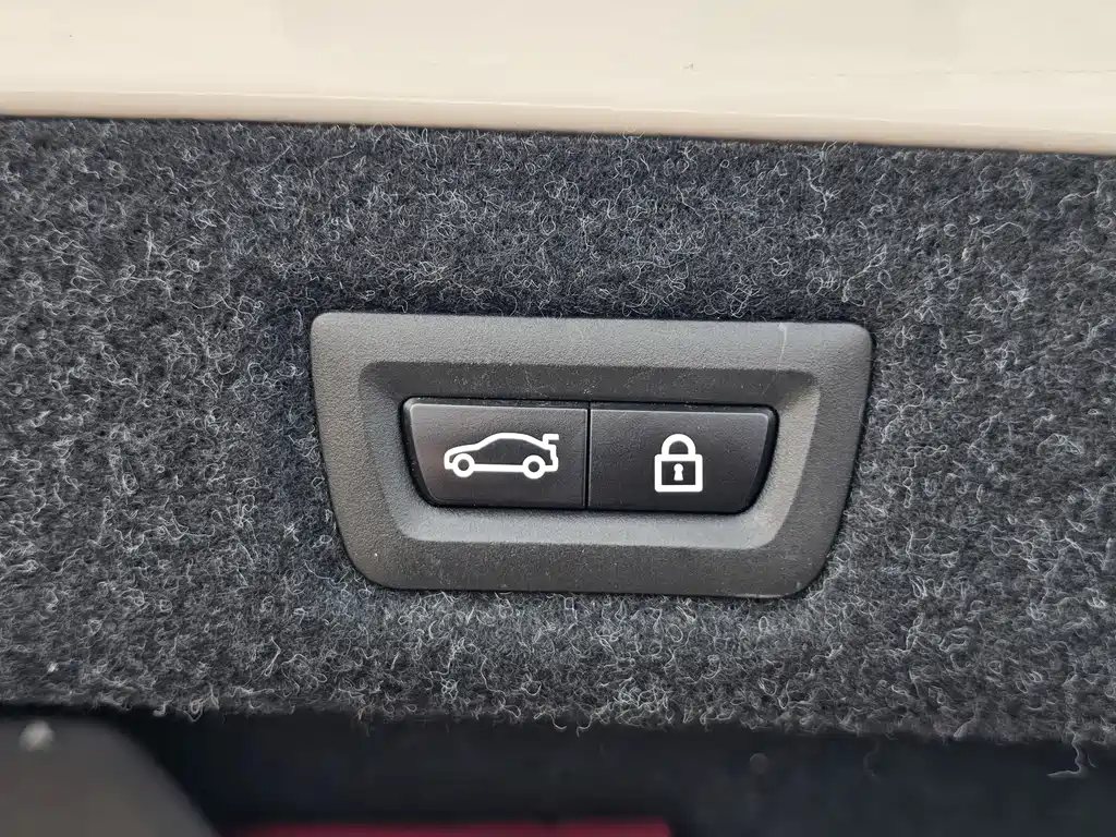 BMW 5 Series 2018 — фото 15