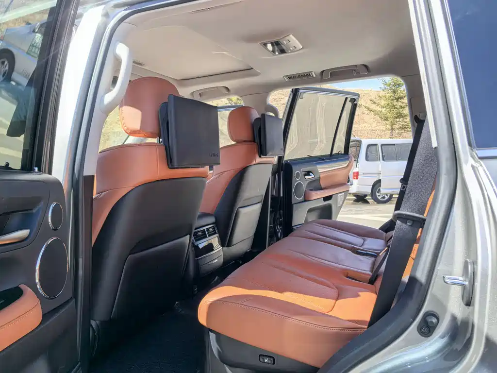 Lexus LX 2018 — фото 12