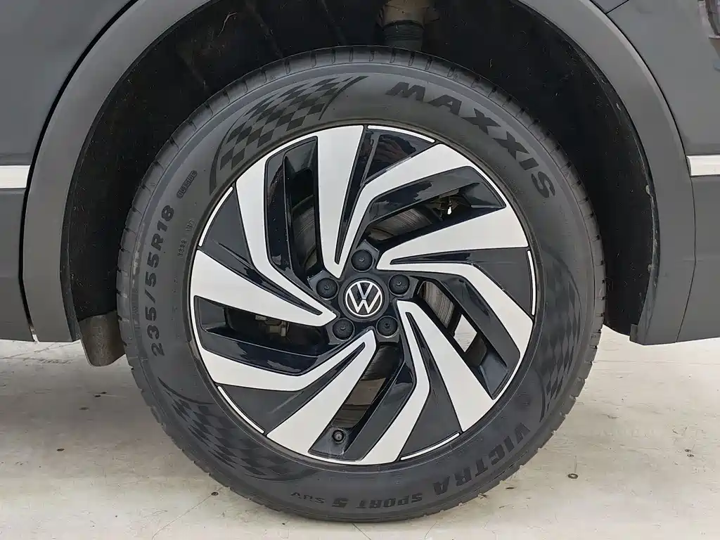 Volkswagen Tiguan L 2023 — фото 16