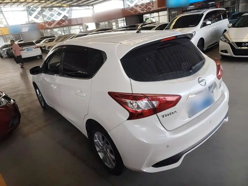 Nissan Tiida 2018 — фото 5