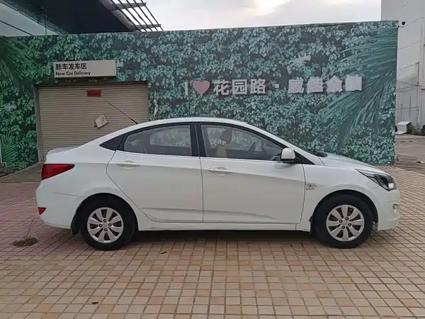 Hyundai Accent 2014