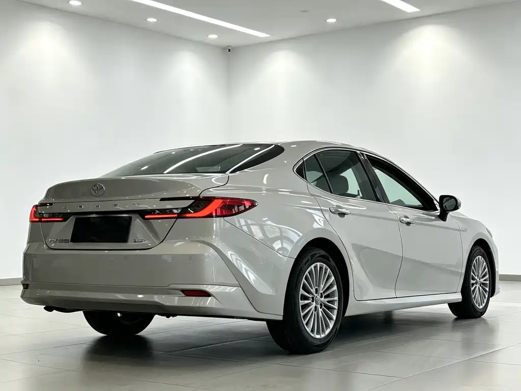 Toyota Camry 2024 — фото 5