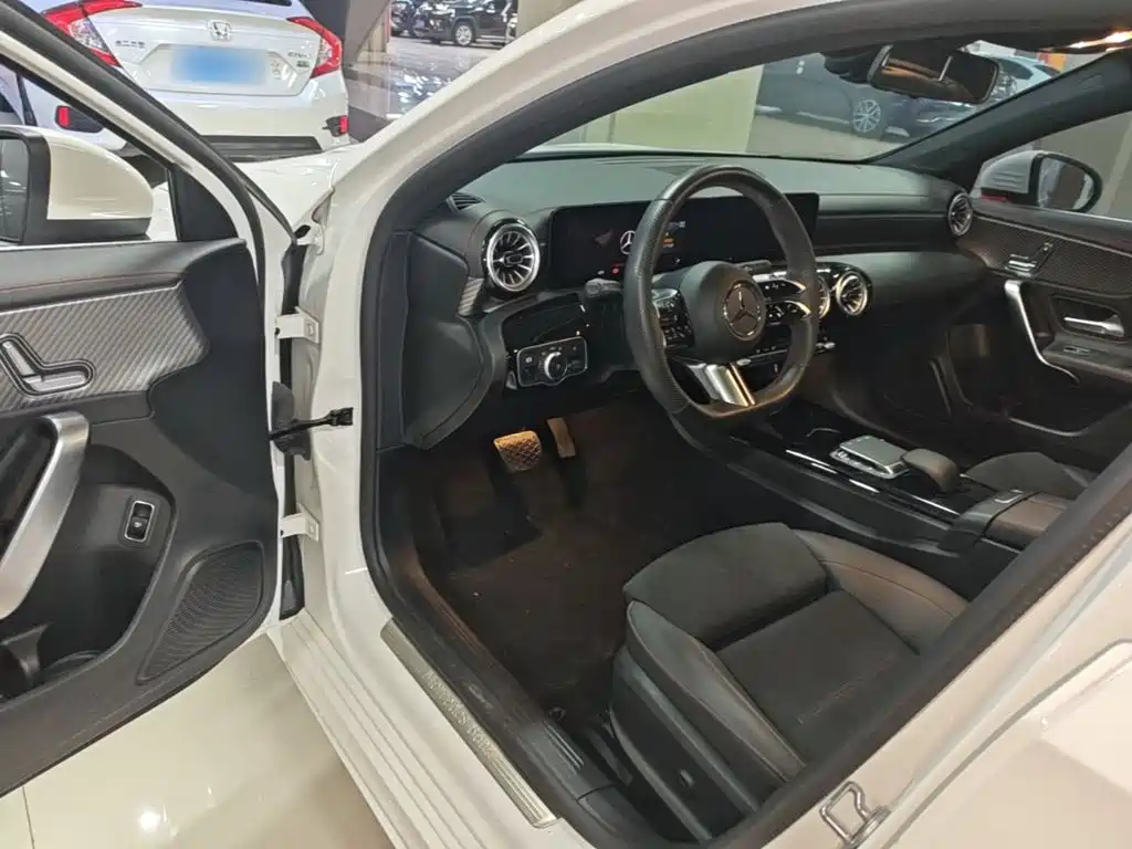 Mercedes-Benz A-Class 2023 — фото 16
