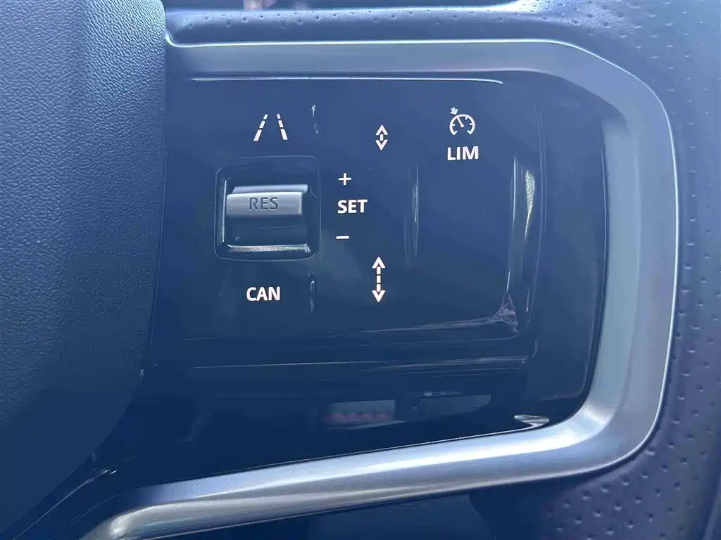Land Rover Discovery Sport 2023 — фото 24