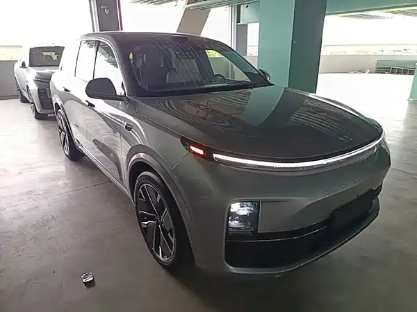 Li Auto L8 2025