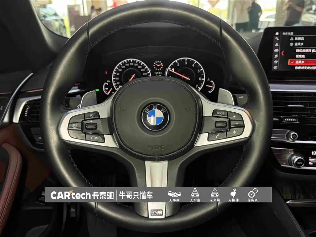 BMW 5 Series 2019 — фото 23