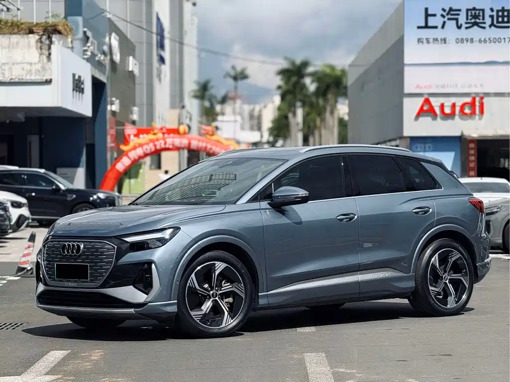 Audi Q4 e-tron 2023 — фото 1