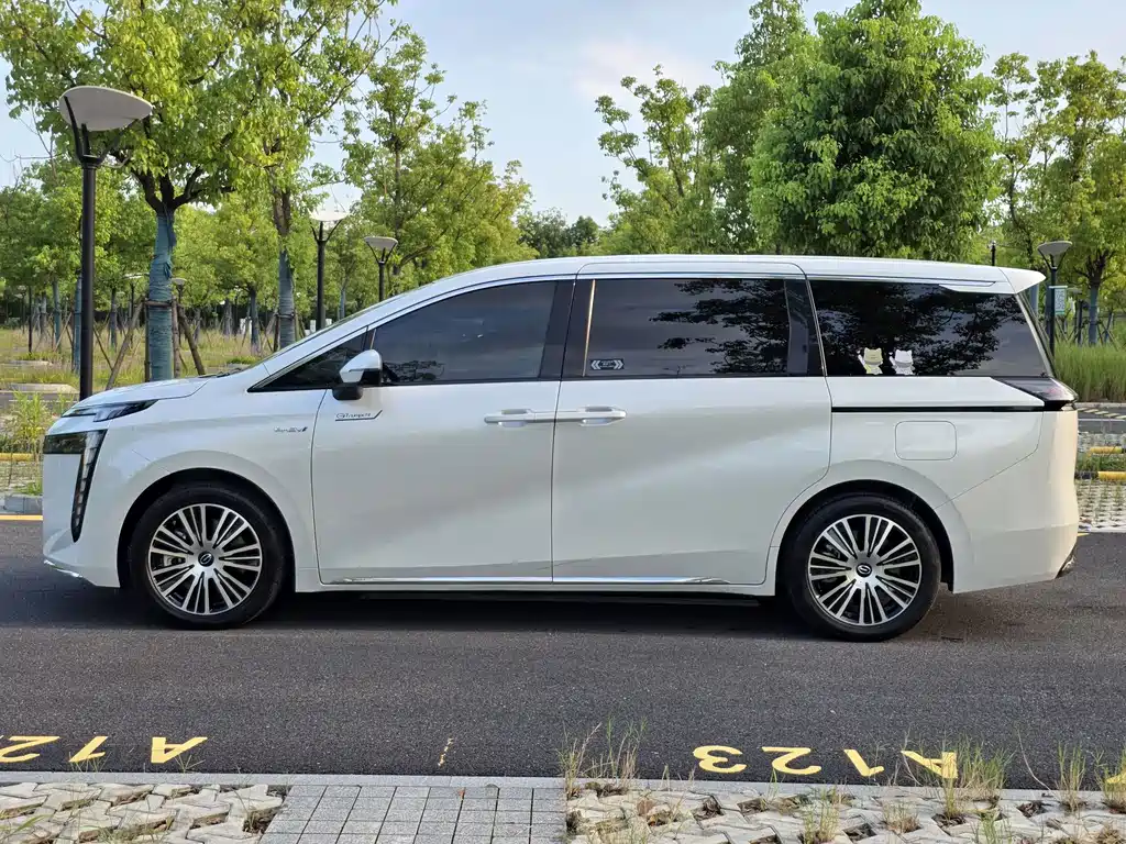 GAC Trumpchi E8 PHEV 2024 — фото 7