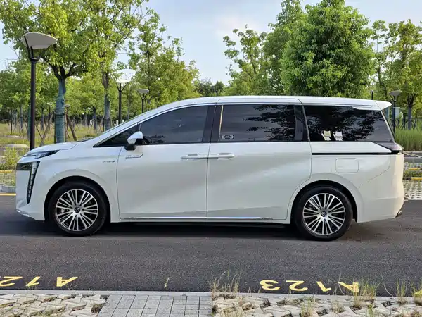 GAC Trumpchi E8 PHEV 2024