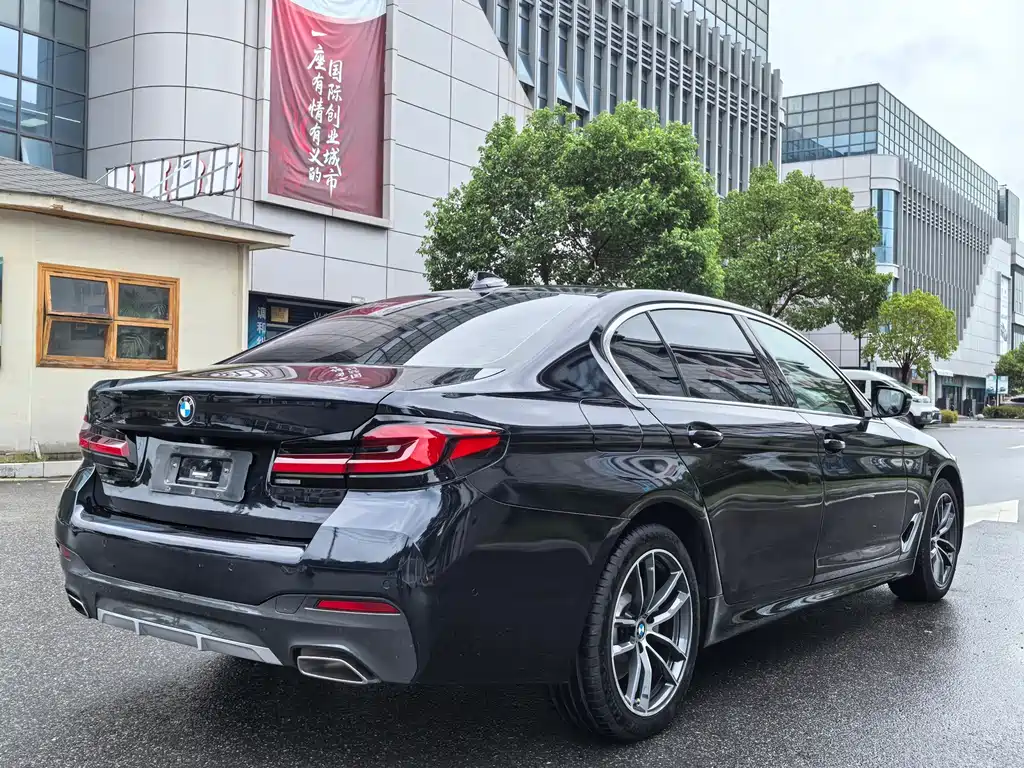 BMW 5 Series 2021 — фото 18