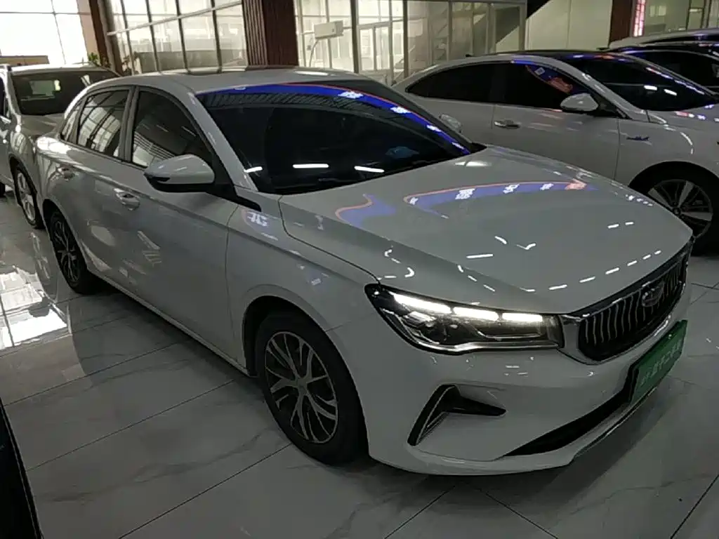 Geely Emgrand 2022