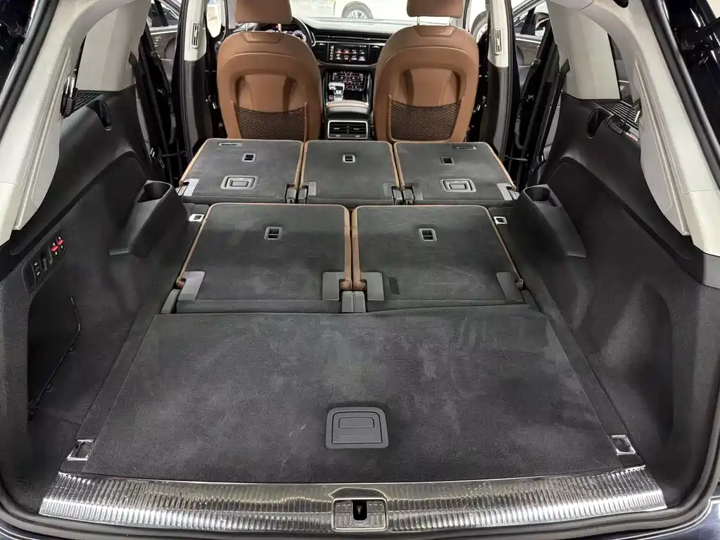 Audi Q7 2020 — фото 23