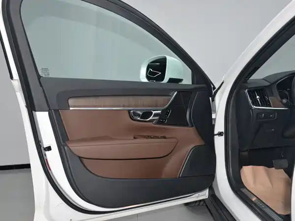 Volvo V90 2023