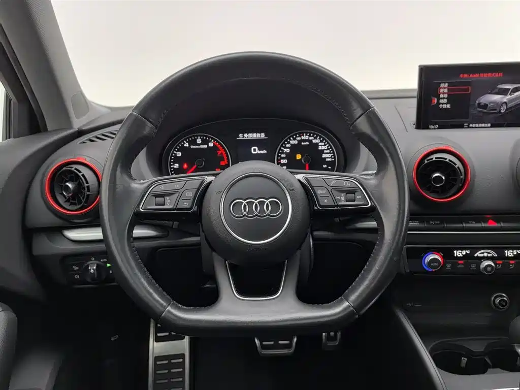 Audi A3 2019 — фото 11