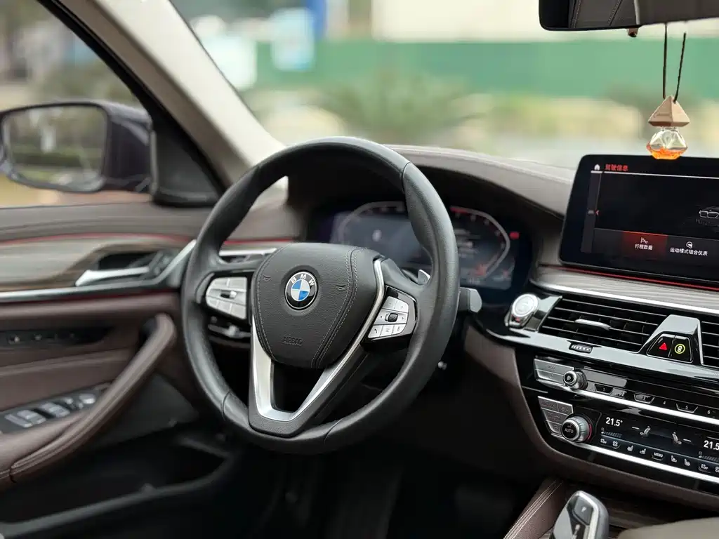 BMW 5 Series 2023 — фото 12