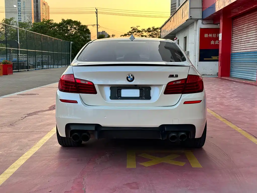 BMW 5 Series 2016 — фото 13