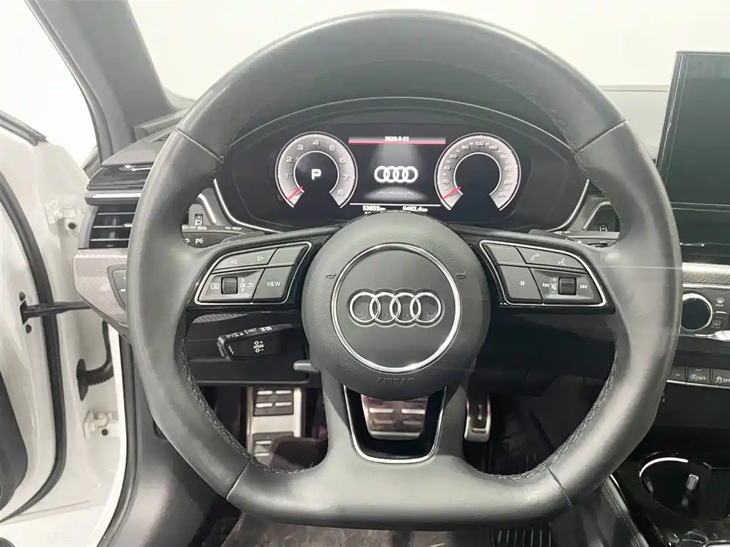 Audi A4L 2023 — фото 11